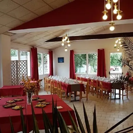 Les Chênes Verts 2* Saint-Savinien