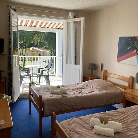 Hotel Les Chênes Verts 2*