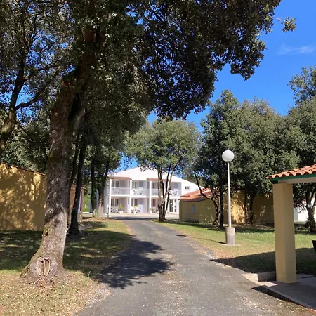 Hotel Les Chenes Verts 2*