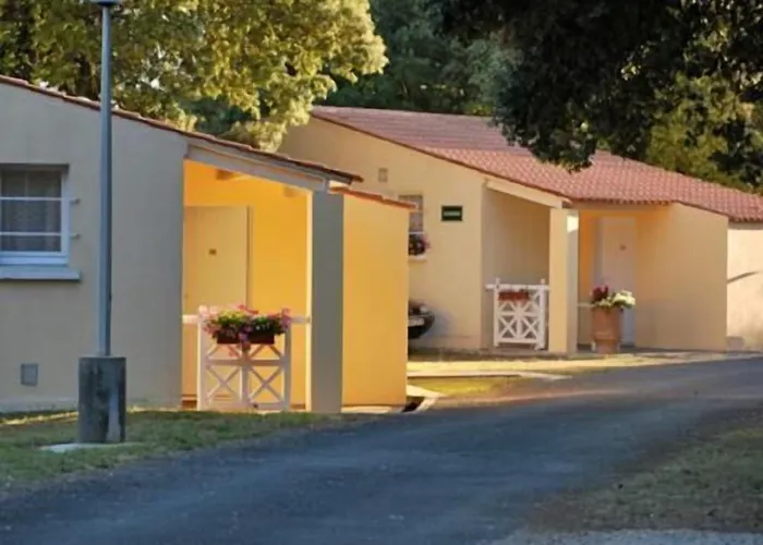 Les Chenes Verts 2* Saint-Savinien